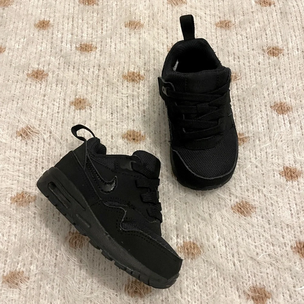 NIKE AIR Baby Walker Shoes with Smooth Upper